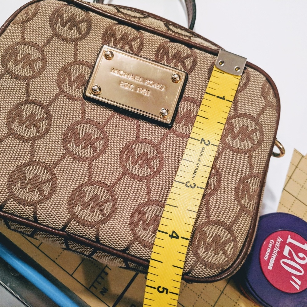 Small Michael Kors purse - Picture 6 of 8